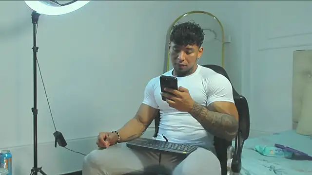 Snapshot of bradley_smith chatting on October 2025 02:07:02 PM bradley smith online show from October 2025 02:07:02 PM