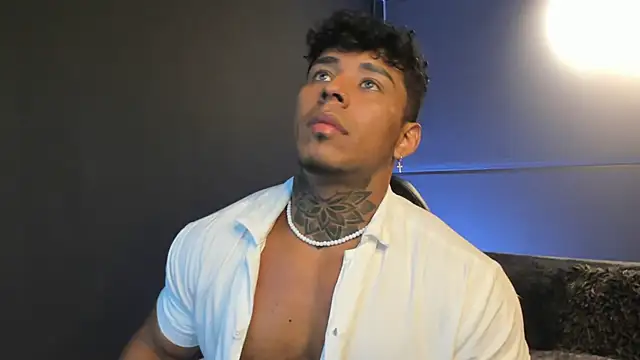 Snapshot of bradley_smith chatting on October 2025 06:08:01 AM bradley smith online show from October 2025 06:08:01 AM