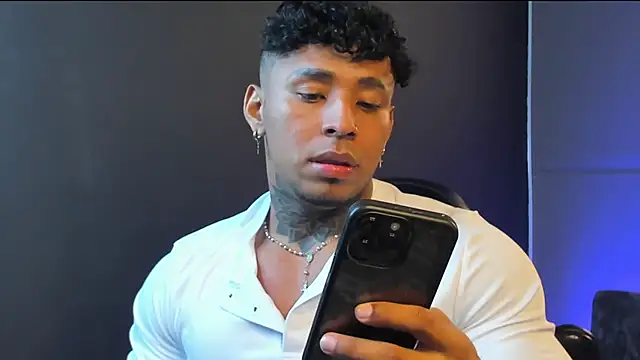 Snapshot of bradley_smith chatting on October 2025 04:26:01 AM bradley smith online show from October 2025 04:26:01 AM