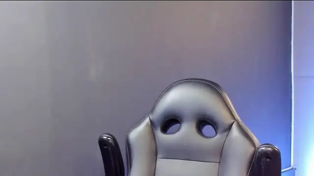 Snapshot of bradley_smith chatting on November 2025 04:03:02 AM bradley smith online show from November 2025 04:03:02 AM