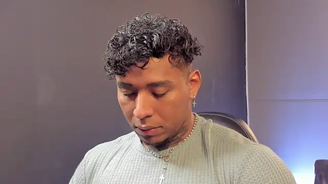 Snapshot of bradley_smith chatting on November 2025 03:52:02 AM bradley smith online show from November 2025 03:52:02 AM