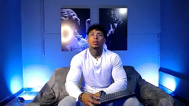 Snapshot of bradley_smith chatting on November 2025 06:34:01 PM bradley smith online show from November 2025 06:34:01 PM