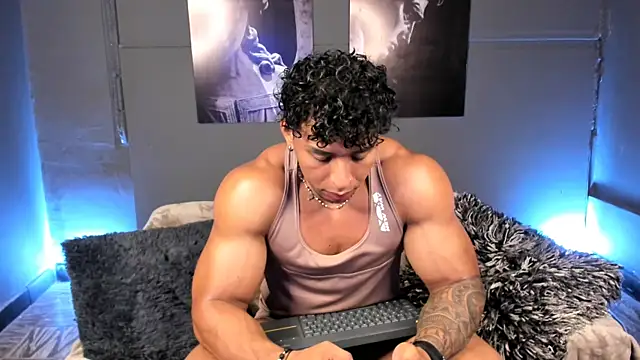 Snapshot of bradley_smith chatting on December 2025 05:39:02 AM bradley smith online show from December 2025 05:39:02 AM