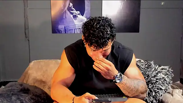 Snapshot of bradley_smith chatting on December 2025 06:28:01 AM bradley smith online show from December 2025 06:28:01 AM