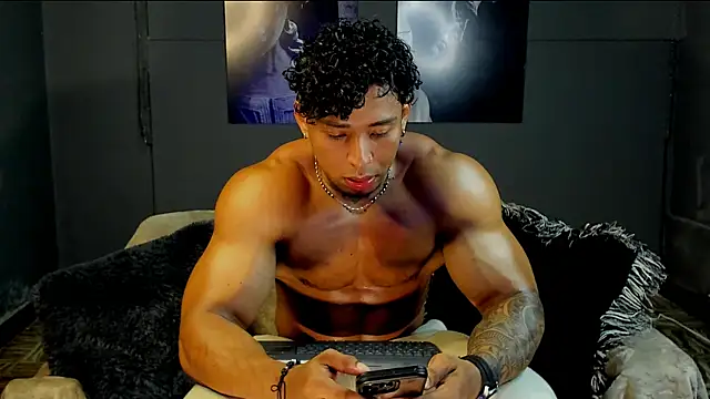 Snapshot of bradley_smith chatting on December 2025 08:04:01 PM bradley smith online show from December 2025 08:04:01 PM