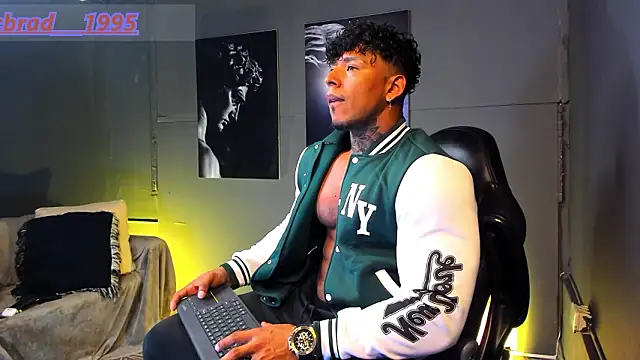 Snapshot of bradley_smith chatting on February 2026 04:41:02 AM bradley smith online show from February 2026 04:41:02 AM