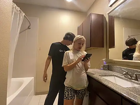 Snapshot of girlfriendmissy chatting on December 2024 08:08:01 PM girlfriendmissy online show from December 2024 08:08:01 PM