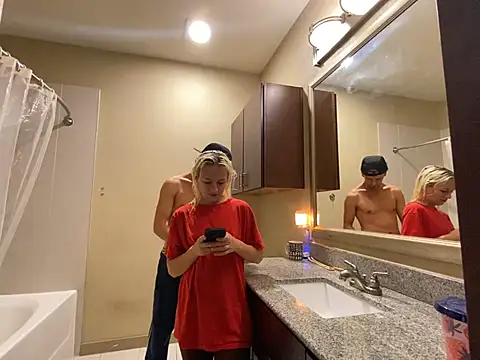 Snapshot of girlfriendmissy chatting on January 2025 07:06:02 PM girlfriendmissy online show from January 2025 07:06:02 PM