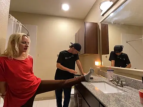 Snapshot of girlfriendmissy chatting on January 2025 10:08:02 PM girlfriendmissy online show from January 2025 10:08:02 PM