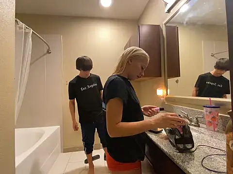 Snapshot of girlfriendmissy chatting on January 2025 06:05:01 PM girlfriendmissy online show from January 2025 06:05:01 PM