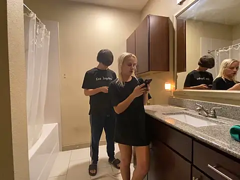 Snapshot of girlfriendmissy chatting on January 2025 02:04:02 AM girlfriendmissy online show from January 2025 02:04:02 AM