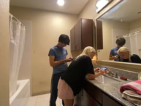 Snapshot of girlfriendmissy chatting on March 2025 09:43:02 PM girlfriendmissy online show from March 2025 09:43:02 PM