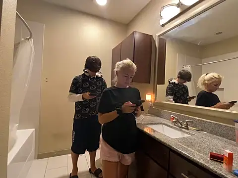 Snapshot of girlfriendmissy chatting on March 2025 08:11:01 PM girlfriendmissy online show from March 2025 08:11:01 PM