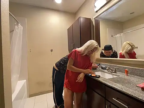 Snapshot of girlfriendmissy chatting on March 2025 10:40:01 PM girlfriendmissy online show from March 2025 10:40:01 PM