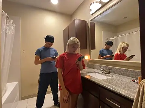 Snapshot of girlfriendmissy chatting on March 2025 06:51:01 PM girlfriendmissy online show from March 2025 06:51:01 PM