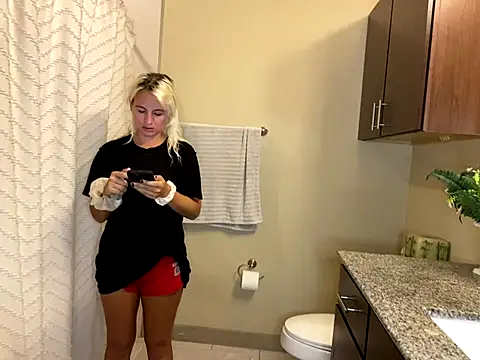 Snapshot of girlfriendmissy chatting on September 2025 08:41:02 PM girlfriendmissy online show from September 2025 08:41:02 PM