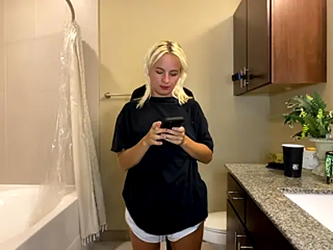 Snapshot of girlfriendmissy chatting on November 2025 12:10:01 AM girlfriendmissy online show from November 2025 12:10:01 AM