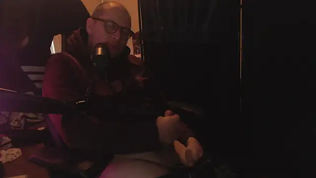 chicostick413 online show from November 2025 07:04:02 PM