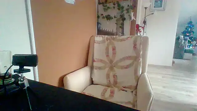 Snapshot of ReifeVenna chatting on December 2024 11:50:02 AM ReifeVenna online show from December 2024 11:50:02 AM