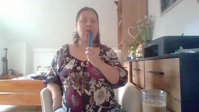 Snapshot of ReifeVenna chatting on September 2025 10:04:02 AM ReifeVenna online show from September 2025 10:04:02 AM