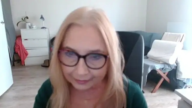 sofia xkiss online show from February 2025 10:51:02 AM