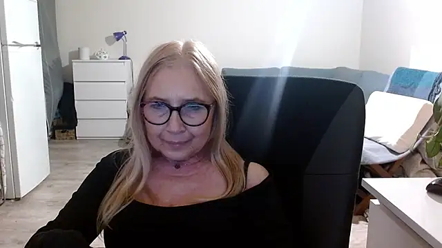 sofia xkiss online show from March 2025 06:01:02 PM