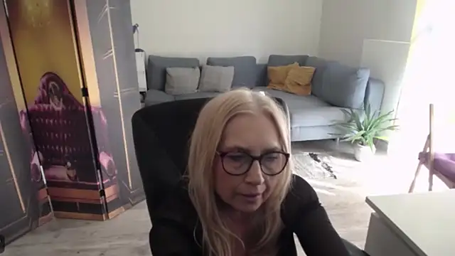 sofia xkiss online show from April 2026 01:50:01 PM