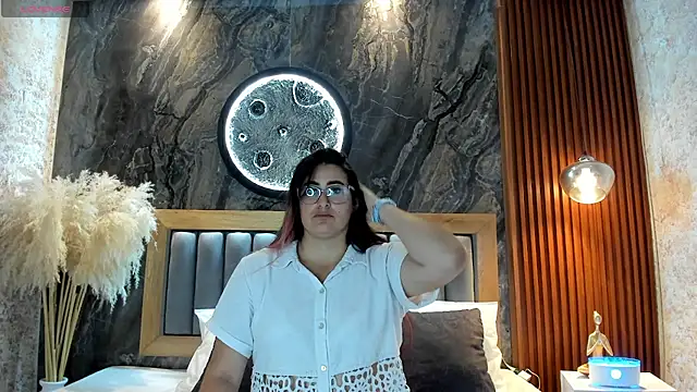 Snapshot of BellaPeers_ chatting on May 2026 11:39:02 AM BellaPeers online show from May 2026 11:39:02 AM