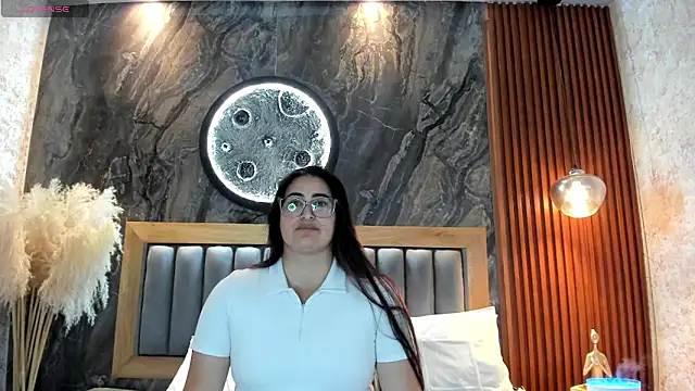 Snapshot of BellaPeers_ chatting on May 2026 10:45:02 AM BellaPeers online show from May 2026 10:45:02 AM