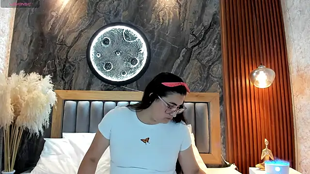 Snapshot of BellaPeers_ chatting on May 2026 10:56:02 AM BellaPeers online show from May 2026 10:56:02 AM