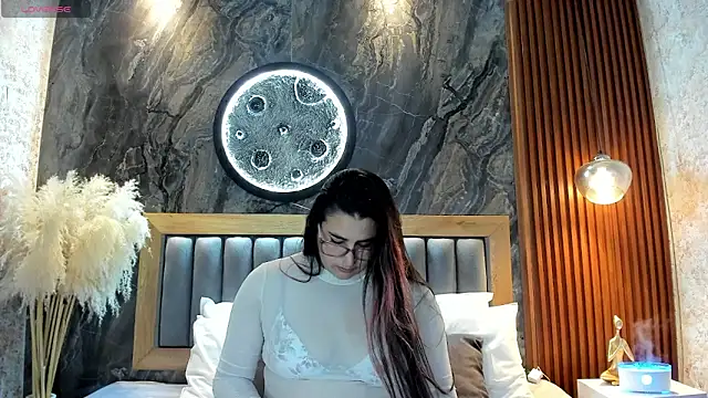 Snapshot of BellaPeers_ chatting on May 2026 11:47:01 AM BellaPeers online show from May 2026 11:47:01 AM