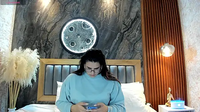 Snapshot of BellaPeers_ chatting on May 2026 10:44:01 AM BellaPeers online show from May 2026 10:44:01 AM
