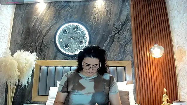 Snapshot of BellaPeers_ chatting on June 2026 11:27:02 AM BellaPeers online show from June 2026 11:27:02 AM