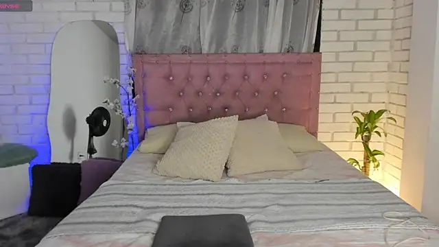 Snapshot of April_Scarlett chatting on January 2025 02:35:01 AM April Scarlett online show from January 2025 02:35:01 AM