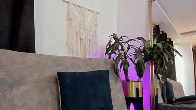 aaroncolombia online show from April 2026 10:56:02 PM