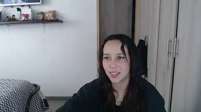 Skarlet Adams28 online show from December 2024 06:38:02 PM