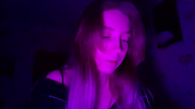 qwolll online show from March 2025 07:38:01 PM
