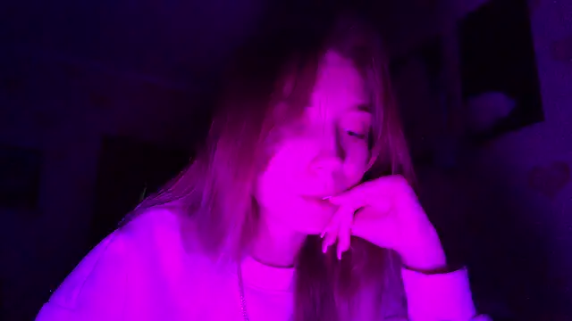 qwolll online show from March 2025 04:25:01 PM