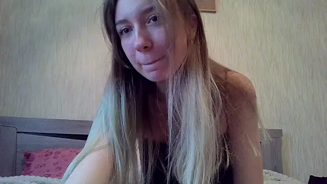 qwolll online show from March 2025 02:45:01 PM