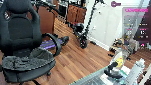 Snapshot of aaron_s_x chatting on December 2024 02:06:02 AM aaron s x online show from December 2024 02:06:02 AM