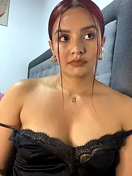 Snapshot of Melanyprada chatting on October 2025 01:49:01 AM Melanyprada online show from October 2025 01:49:01 AM