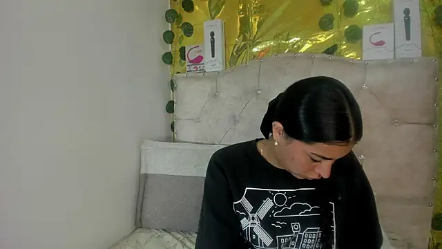 Snapshot of cristalconnorr chatting on May 2026 02:46:02 PM cristalconnorr online show from May 2026 02:46:02 PM