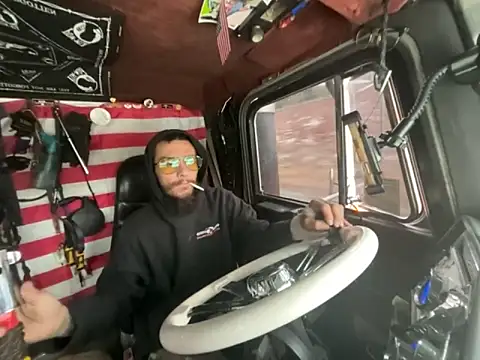 Snapshot of XMeF10 chatting on December 2025 02:48:01 PM XMeF10 online show from December 2025 02:48:01 PM