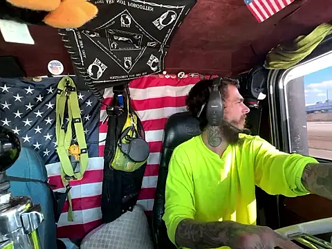 Snapshot of XMeF10 chatting on January 2026 06:11:02 PM XMeF10 online show from January 2026 06:11:02 PM