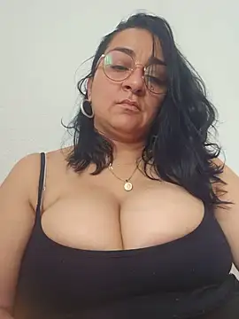 Snapshot of paulinaDiaz1 chatting on May 2026 12:57:02 PM paulinaDiaz1 online show from May 2026 12:57:02 PM