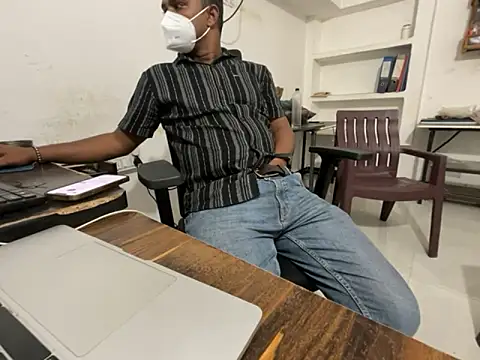 real meet girl finding in online show from October 2025 10:37:02 AM