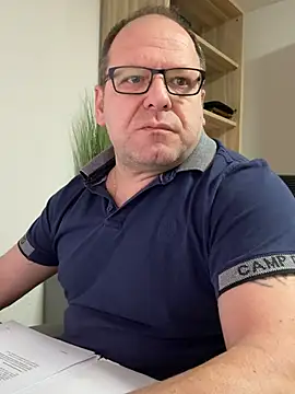 coupleLatinaLovers online show from February 2025 05:52:02 AM