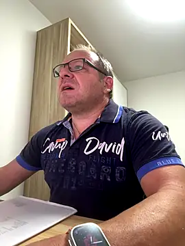 coupleLatinaLovers online show from September 2025 04:46:02 AM