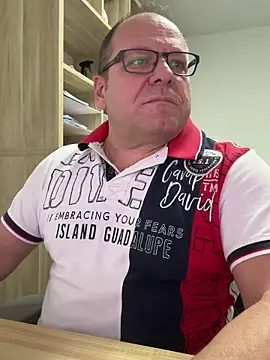 coupleLatinaLovers online show from December 2025 06:55:02 AM