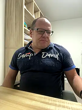 coupleLatinaLovers online show from December 2025 07:05:01 AM